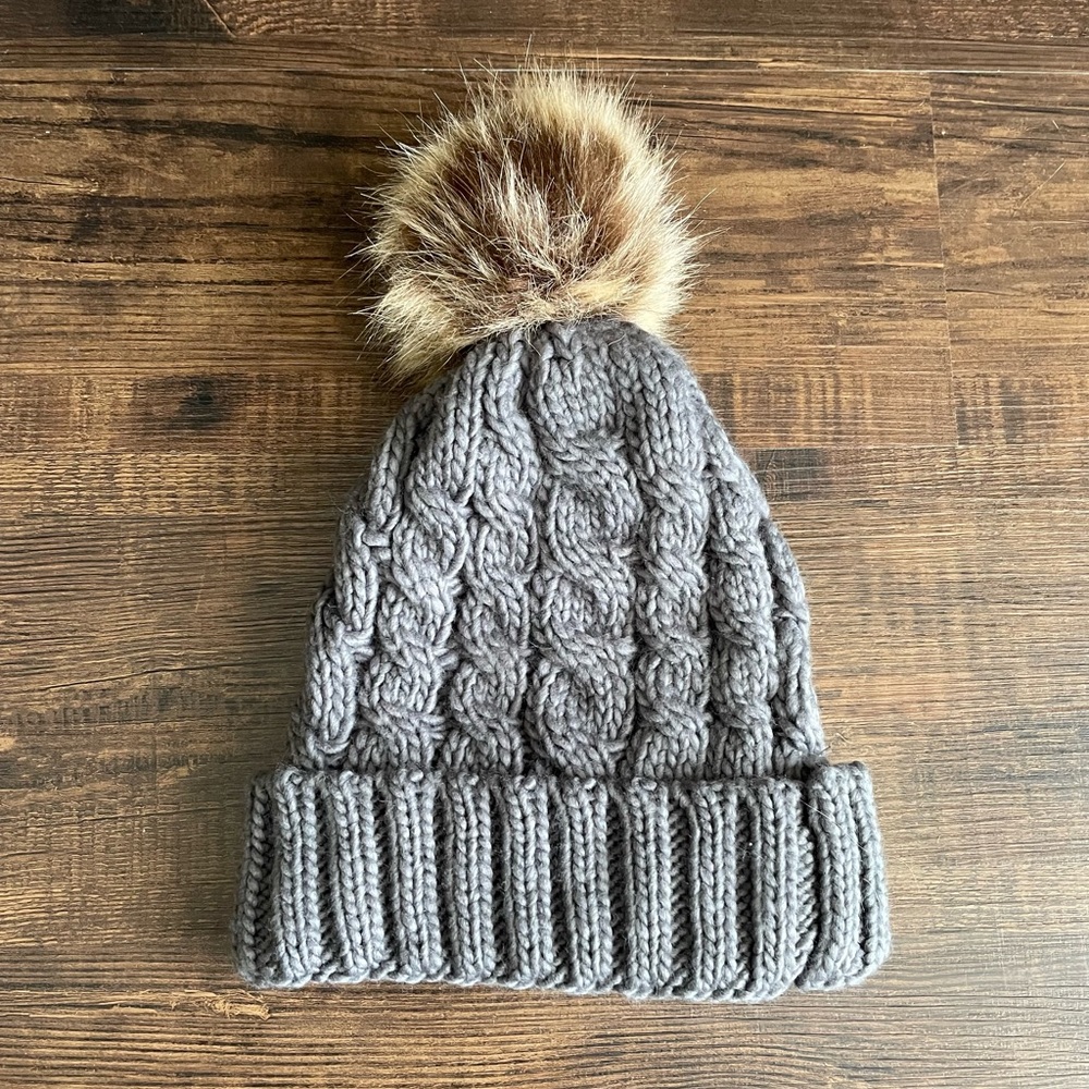 🌷4/$25🌷Knit pom pom beanie